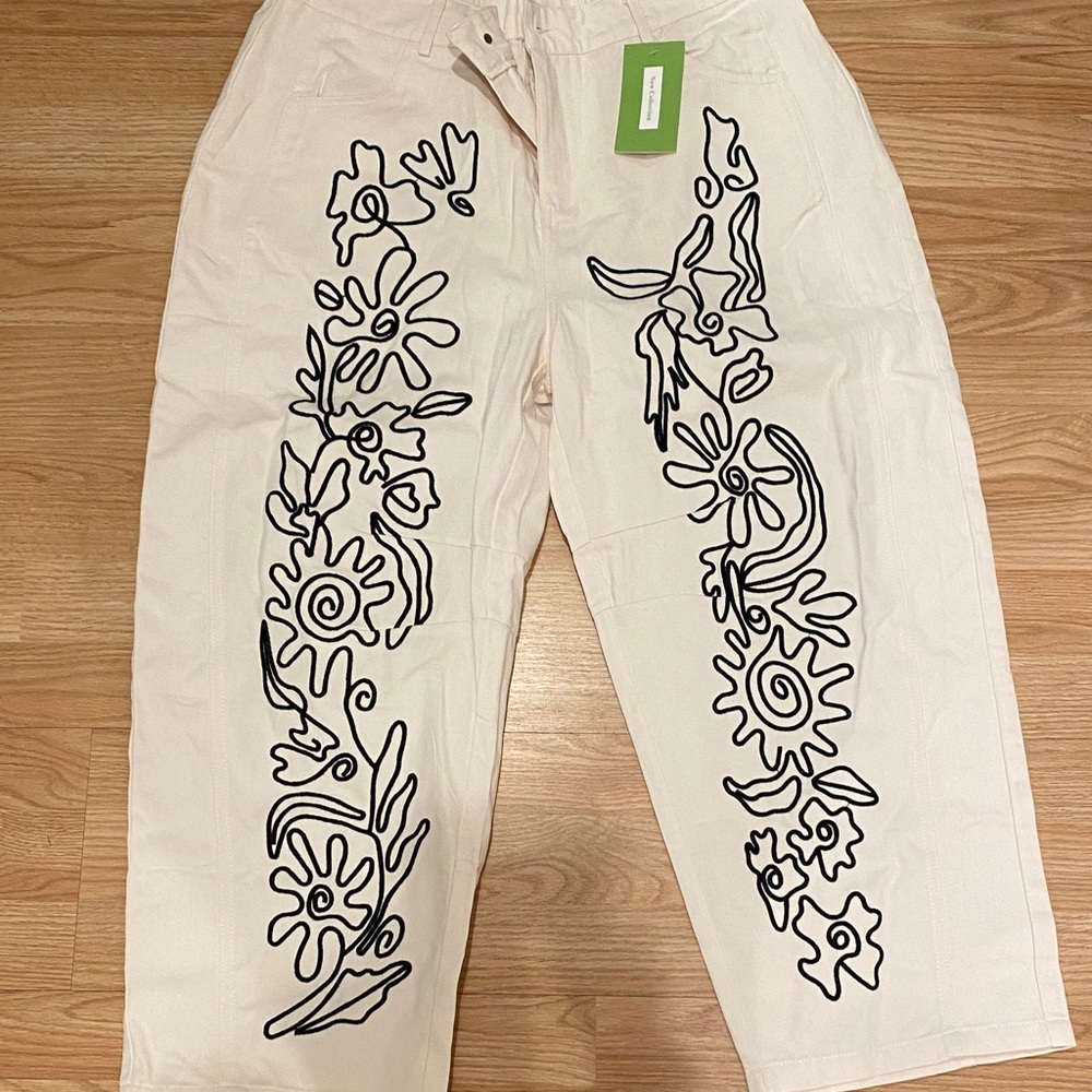 New floral Embroidered Cream jeans XL